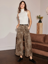 Load image into Gallery viewer, Rylee Cropped Pant
